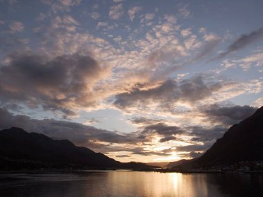 Amerika Birleşik Devletleri, Alaska 'da günbatımı manzarası.