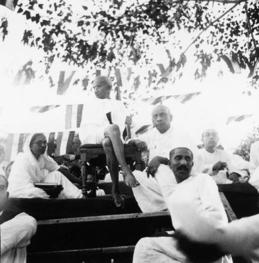 Mahatma Gandhi, Sardar Vallabhbhai Patel ve diğerleri Bardoli, 1939, Hindistan  