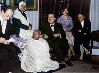 Mahatma Gandhi ve arkadaşları Villeneuve Montreux, İsviçre 'de, 8 Aralık 1931  