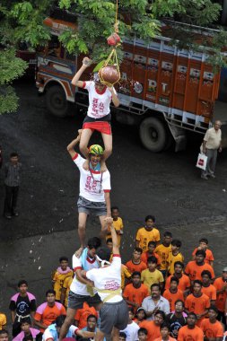 İnsan Piramidi Janmashtami Festivali Dadar Mumbai Maharashtra Hindistan 'da 