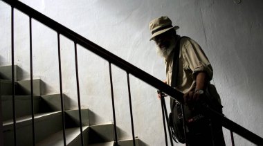 Himmat Şah, Efsanevi Sanatçı ressam, heykeltıraş, yaratıcı kişi, atölyesi Jaipur, Rajasthan, Hindistan 'da bronz ve kil üzerine çalışıyor.  