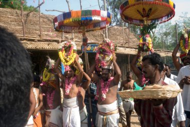 Tapınakta Tanrı 'nın Yagna' ya kabul töreni; Tamil Nadu; Hindistan