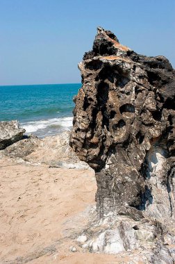 Başıboş sahillerde kayalar, Goa, Hindistan 