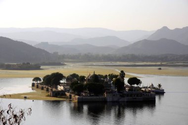 Jagmandir island with lake Pichola; Udaipur; Rajasthan; India clipart