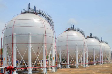Top şekilli yağ depolama tankları