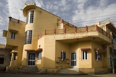 Hint ailesinin bungalovu; Dilwara Köyü; Udaipur; Rajasthan; Hindistan