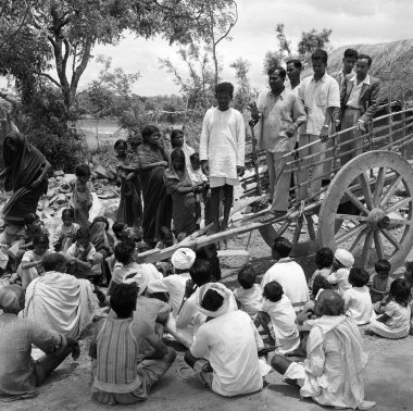 Grup etkileşimi, VIDYAPITH, Mysore, Karnataka, Hindistan yakınlarındaki Nanjangud kasabasında ilerici yaşam için kırsal gençleri eğitiyor. 