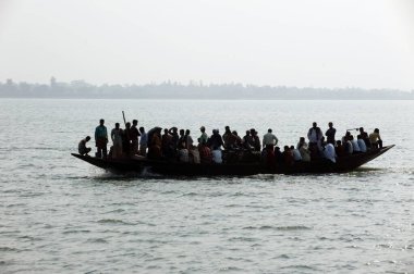 Tekne, Sundarban delta bölgesinin Hindistan 'daki ana ulaşım biçimidir. 