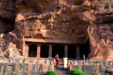 Mağara 1, mağara tapınağında; 6. yüzyılın sonlarında; Lord Siva, Badami, Karnataka, Hindistan 'a adanmıştır.