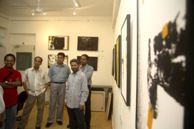 Anlamsız ', Ravi Shekhar' ın tuval üzerindeki soyutlamalar, Sanat Galerisi, Sanat, DINODIA, Nariman Point, Bombay Mumbai, Maharashtra, Hindistan