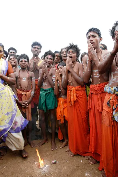 stock image Pilgrims praying, Vaikasi, Visakam festival, Tiruchendur, Tamil Nadu, India 