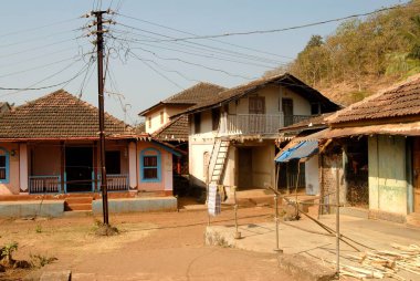 Küçük köy Bagmandla Bölgesi Raigadh 'da elektrik, Maharashtra, Hindistan  