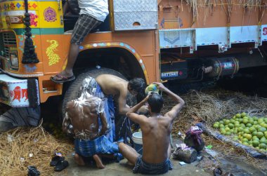 Men bathing in street, Kolkata, West Bengal, India, Asia  clipart