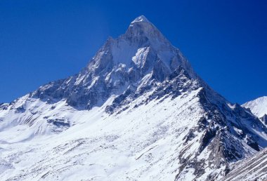 Shivling Tepesi (6543 metre), Gangotri Bölgesi, Himalaya, Uttaranchal, Hindistan