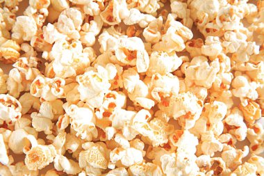 Atıştırmalık, makka, patlamış mısır, ısıtmadan sonra tüten mısır, Hindistan.