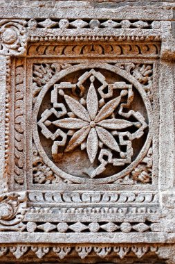 Geometrik desenler; Rani ki vav; taş oyma; yeraltı yapısı; iyi adım at; Patan; Gujarat; Hindistan