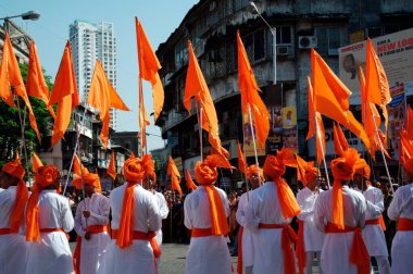 Gudi Padwa 'yı Bayrak Mumbai Maharashtra Hindistan Asya ile Kutlayan Halklar 
