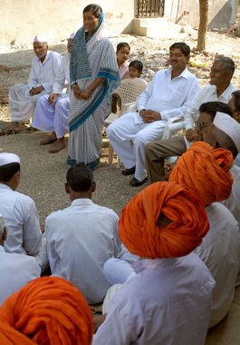 Ralegaon Siddhi topluluk toplantısı; Pune yakınlarında; Maharashtra; Hindistan