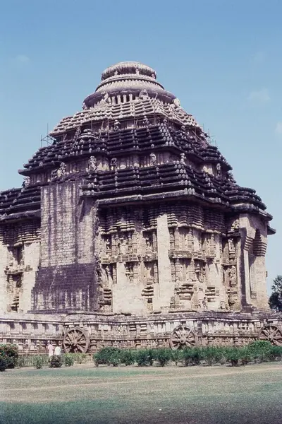 Hindistan, Orissa 'daki Konark Güneş Tapınağı' nın yan görüntüsü