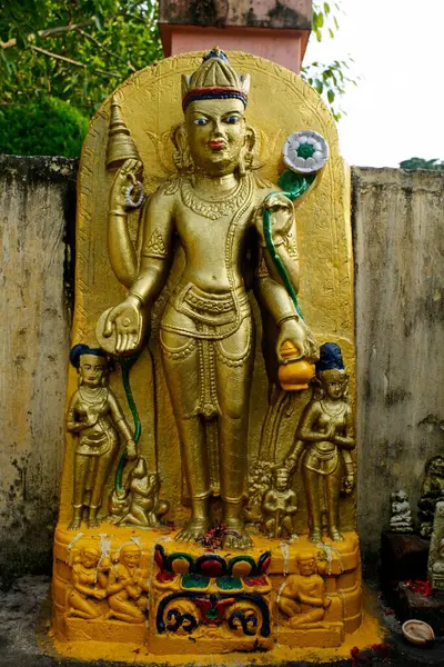 UNESCO Dünya Mirası Mahabodhi Tapınağı 'ndaki heykel; Bodhgaya; Bihar; Hindistan