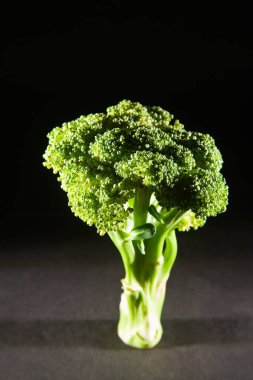 brokoli siyah arkaplanı kapat 