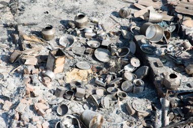 Gecekondu yangınlarının gündüz vakti Damu Nagar, Kandivali, Mumbai, Maharashtra, Hindistan, Asya