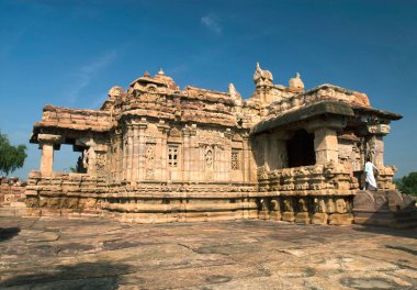 Kraliçe Lokamahadevi tarafından inşa edilen 8. yüzyılda Virupaksha Tapınağı; UNESCO Dünya Mirası Alanı; Pattadakal; Karnataka; Hindistan