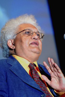 Hindistan doğumlu Lord Meghnad Jagdish Chandra Desai İngiliz ekonomist, yazar ve işçi politikacı ve Londra Ekonomi Fakültesi eski profesörü