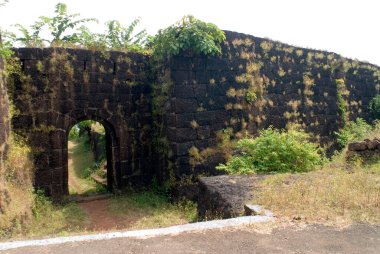 Jaigadh 'ın harabeleri ve kapısı, Ratnagiri bölgesi, Maharashtra, Hindistan 