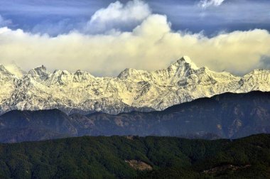 Himalaya uttarakhand dağlarını kaplayan kar, Hindistan Asya 'yı kapladı