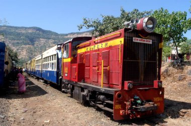 Neral 'ı Matheran, Maharashtra ve Hindistan' a bağlayan 77 yaşındaki oyuncak tren.