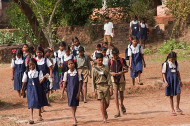 Maharashtra, Hindistan 'daki köy okulu öğrencileri.    