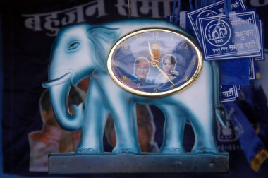 Fil; Bahujan Samajwadi Partisi 'nin (BSP) 2004 Lok Sabha seçimlerinde Nagpur, Maharashtra, Hindistan' da satılmasının seçim sembolü.
