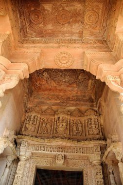 Tavana oyulmuş heykeller, Deval, Mandore, Jodhpur, Rajasthan, Hindistan