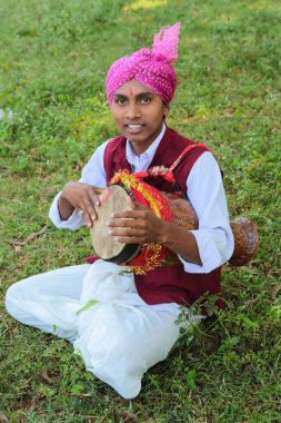 Halk müziği çalan kabile müzisyenleri, jagdalpur, bastar, chhattisgarh, Hindistan, Asya 