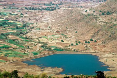 manzara ve küçük baraj hava manzarası, saptashrungi, nashik, Maharashtra, Hindistan 