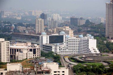 Powai, Bombay Mumbai, Maharashtra, Hindistan 'daki Hirananandani bahçelerinde bulunan Hakone Go Kart pistlerinin hava görüntüsü 