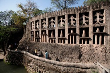 1957 'de Nek Chand tarafından Chandigarh Union Bölgesi' nde başlatılan bir kaya bahçesi.