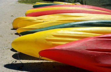 Beachat Gününde Renkli Tekneler