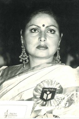 Hint Bollywood film oyuncusu, Rakhee Gulzar, Hindistan, Asya