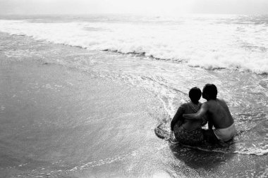 Çift denize kutsal dalış Puri Orissa Hindistan 1977 