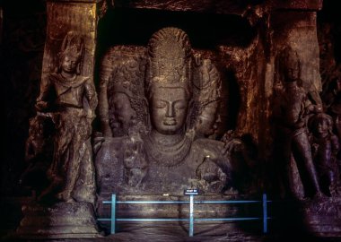 Trimurti mahesh murti statue, elephanta cave, maharashtra, India, Asia  clipart