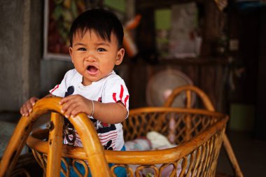 Bebek beşiğinde, hayaletinde, Tayland 'da 