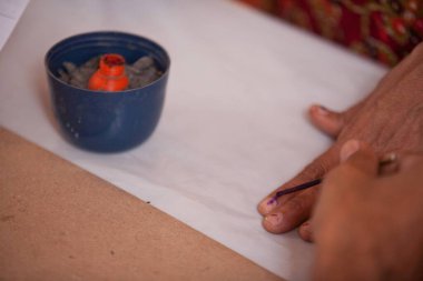 Oy verenler Mumbai Maharashtra Hindistan Asya 'yı işaret ediyor  