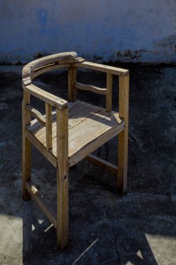 Eski ahşap sandalye, Aravalli, Gujarat, Hindistan, Asya 