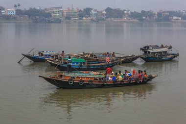 Hooghly Nehri 'nde tahta kayıklar, Kolkata, Batı Bengal, Hindistan, Asya 