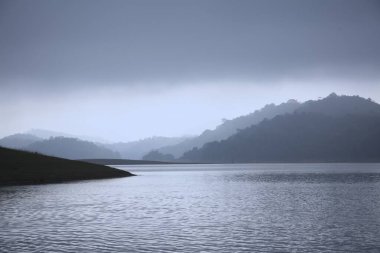 Periyar Gölü manzarası; Periyar Vahşi Yaşam Sığınağı; Thekkady; Kerala; Hindistan