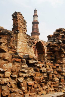Antik qutab minar delhi, gündüz görüşü