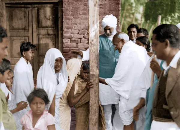 Mahátma Gándhí Setkání Lidmi Hinduistických Muslimských Nepokojů Východní Bengálsko Indie — Stock fotografie