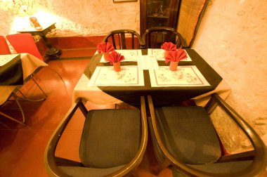 Kalküta Bengali mutfağı, Hindistan 'ın Batı Bengal bölgesindeki Elgin karayolu bölgesinde prestijli bir restoranda hizmet vermektedir. 